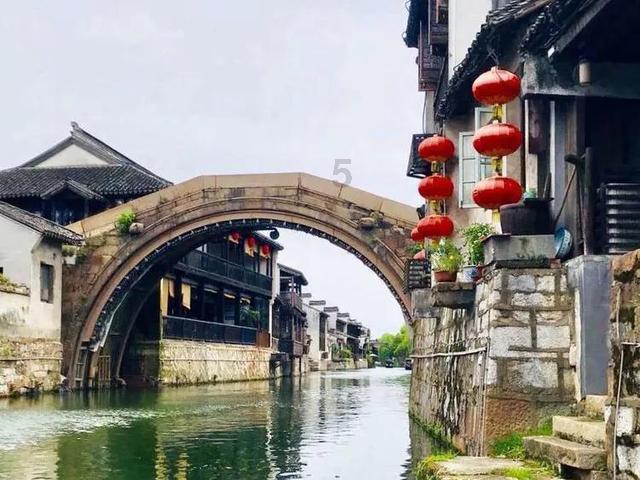 39岁吴佩慈吃脏脏包晒幸福:人不在上海,终有吃遍脏脏包的一天!